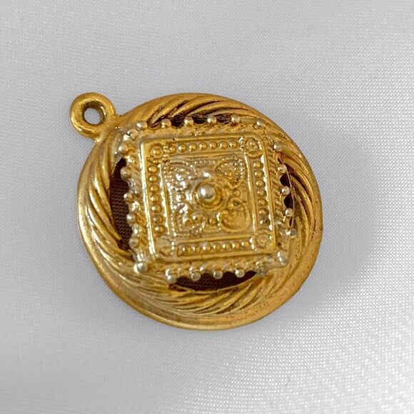 Vintage Florenza Gold Circle Pendant - Picture 3 of 4